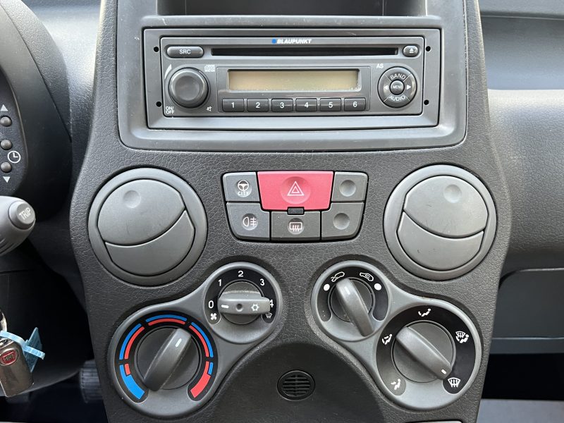 FIAT PANDA II 1.2 60 Cv 5 PORTES / CLIMATISATION BLUETOOTH PAIEMENT 4 FOIS CB POSS - GARANTIE 1 AN