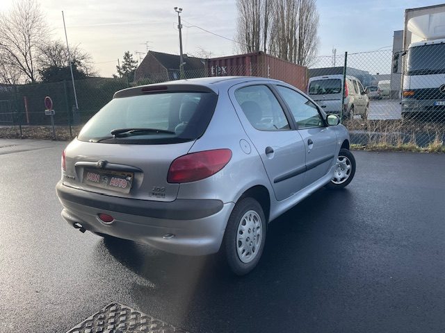 PEUGEOT 206  