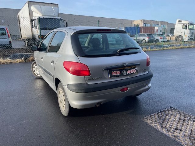 PEUGEOT 206  