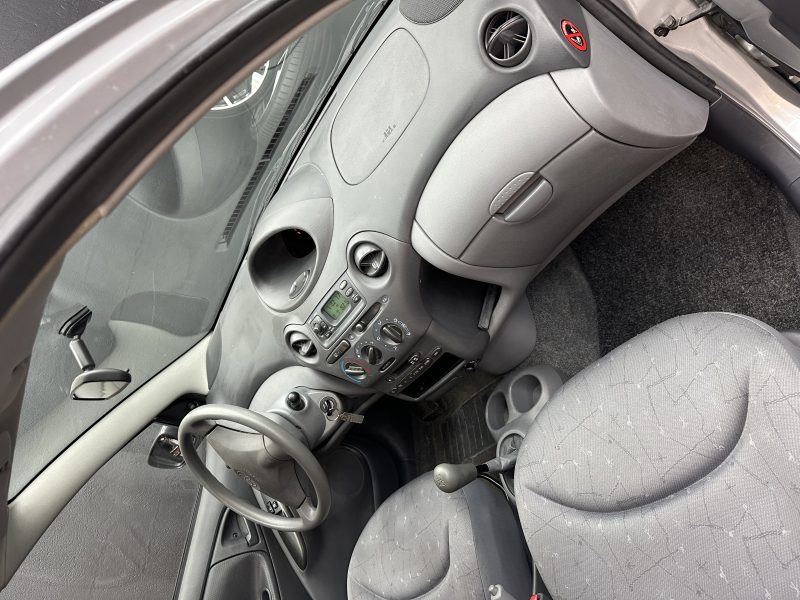 TOYOTA YARIS 2000