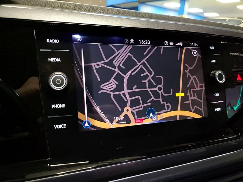 VOLKSWAGEN POLO VI 1.0 TSI 95 CV R LINE / VIRTUAL COCKPIT / CAMERA DE RECUL / RADAR AV ET AR / PACK 