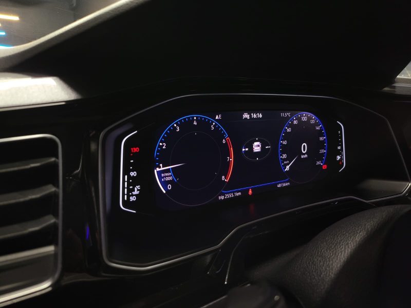 VOLKSWAGEN POLO VI 1.0 TSI 95 CV R LINE / VIRTUAL COCKPIT / CAMERA DE RECUL / RADAR AV ET AR / PACK 