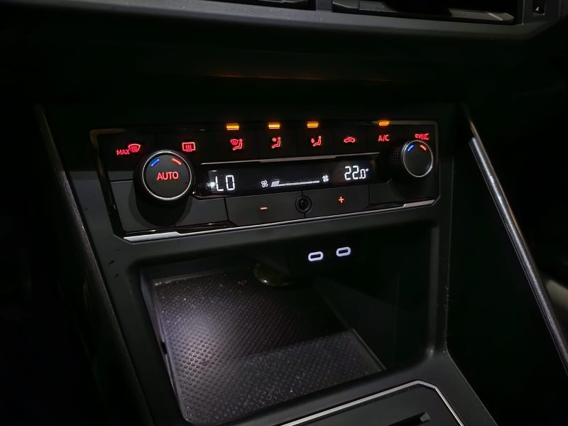 VOLKSWAGEN POLO VI 1.0 TSI 95 CV R LINE / VIRTUAL COCKPIT / CAMERA DE RECUL / RADAR AV ET AR / PACK 