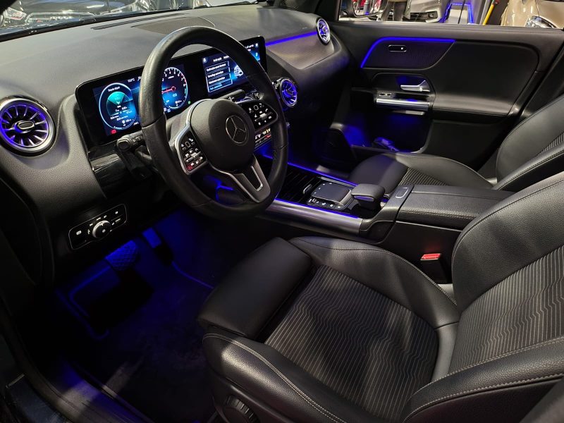 MERCEDES GLA 250 e 218cv BUSINESS EDITION 1ER MAIN CARPLAY / ATTELAGE / CAMERA 360 / ANGLE MORT 