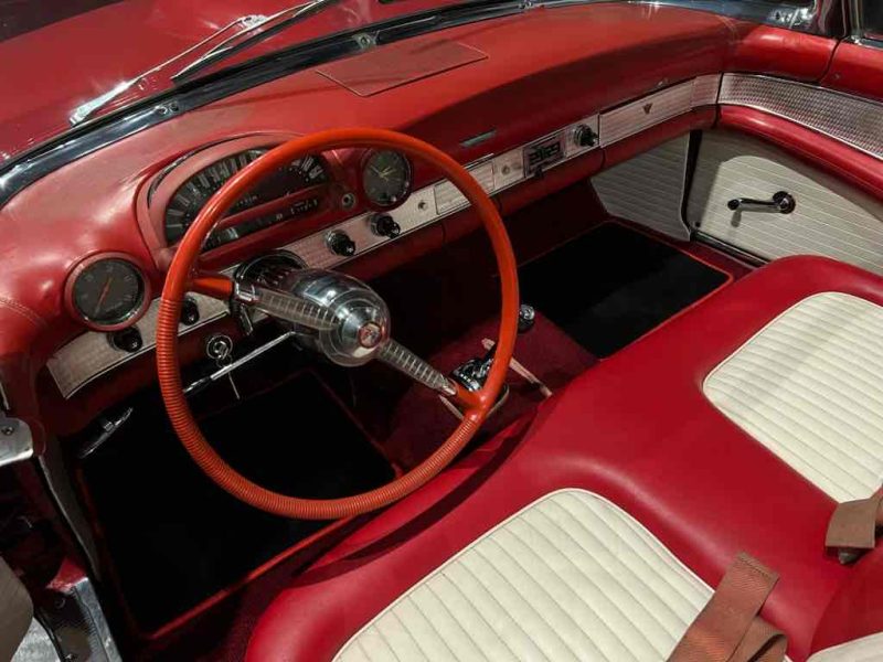 FORD THUNDERBIRD 1955 v8 reprise possible