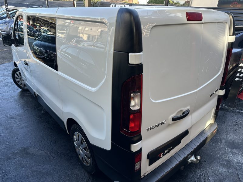 RENAULT TRAFIC III Camionnette 2015