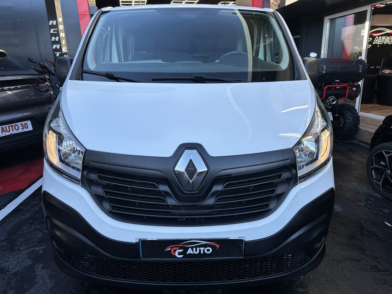 RENAULT TRAFIC III Camionnette 2015