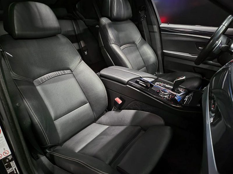 BMW SERIE 5 530d 258cv X DRIVE BVA PACK M / VIRTUAL COCKPIT / TOIT OUVRANT / SIEGES ELECTRIQUES / CA