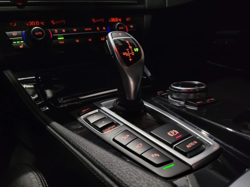 BMW SERIE 5 530d 258cv X DRIVE BVA PACK M / VIRTUAL COCKPIT / TOIT OUVRANT / SIEGES ELECTRIQUES / CA