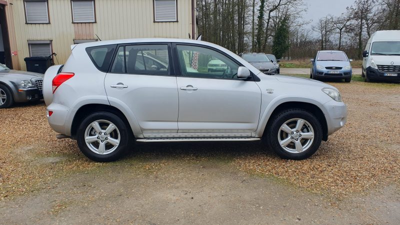 TOYOTA RAV 4 III 2.2 D-CAT 4WD 177ch CLEAN POWER