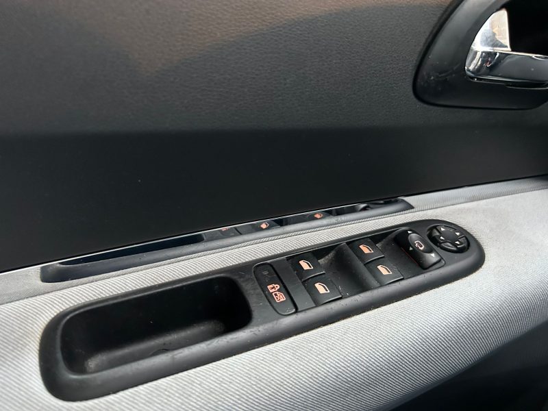 PEUGEOT 3008 Monospace 2011