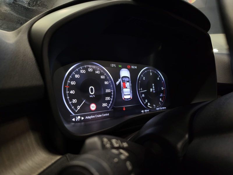 VOLVO XC40 D3 150cv GEARTRONIC8 INSCRIPTION LUXE / 1ER MAIN / SUIVI VOLVO / TOIT OUVRANT / CARP