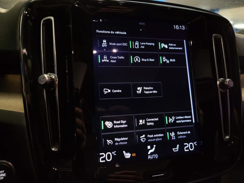VOLVO XC40 D3 150cv GEARTRONIC8 INSCRIPTION LUXE / 1ER MAIN / SUIVI VOLVO / TOIT OUVRANT / CARP