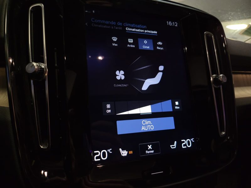 VOLVO XC40 D3 150cv GEARTRONIC8 INSCRIPTION LUXE / 1ER MAIN / SUIVI VOLVO / TOIT OUVRANT / CARP