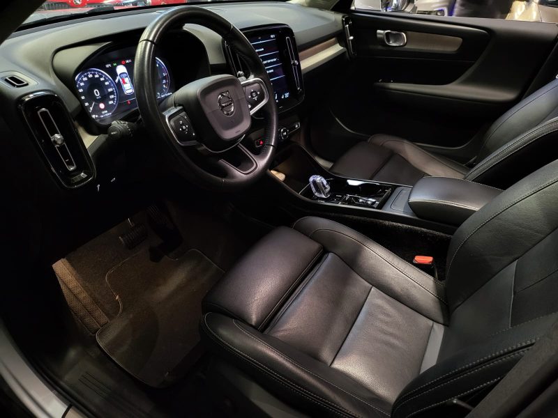 VOLVO XC40 D3 150cv GEARTRONIC8 INSCRIPTION LUXE / 1ER MAIN / SUIVI VOLVO / TOIT OUVRANT / CARP