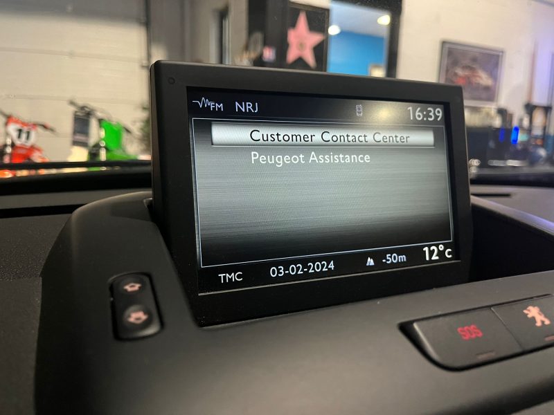 PEUGEOT 3008 HYBRID4 FELINE 163 cv TOIT PANO / AFF TETE HAUTE / MODE DE CONDUITE