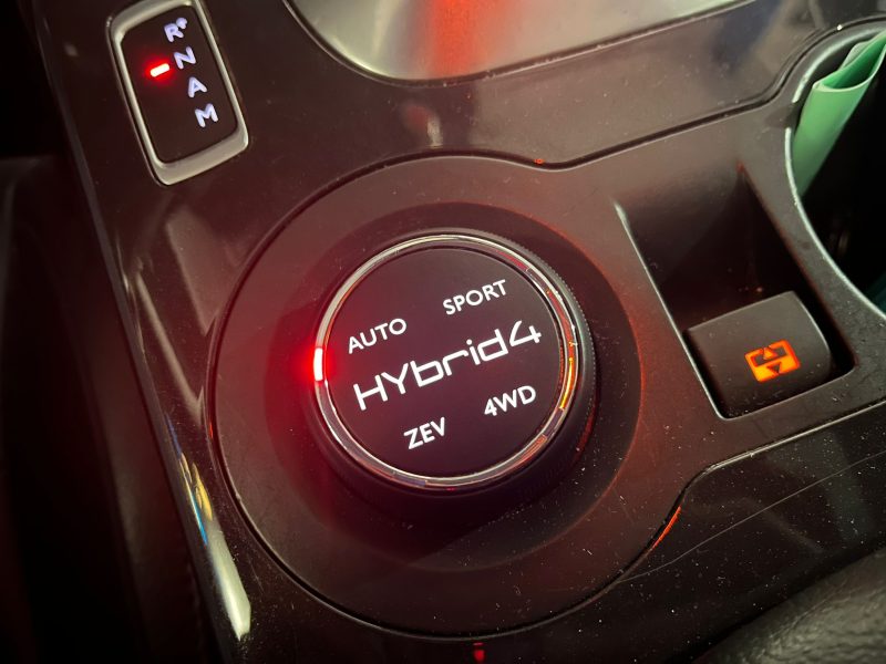 PEUGEOT 3008 HYBRID4 FELINE 163 cv TOIT PANO / AFF TETE HAUTE / MODE DE CONDUITE