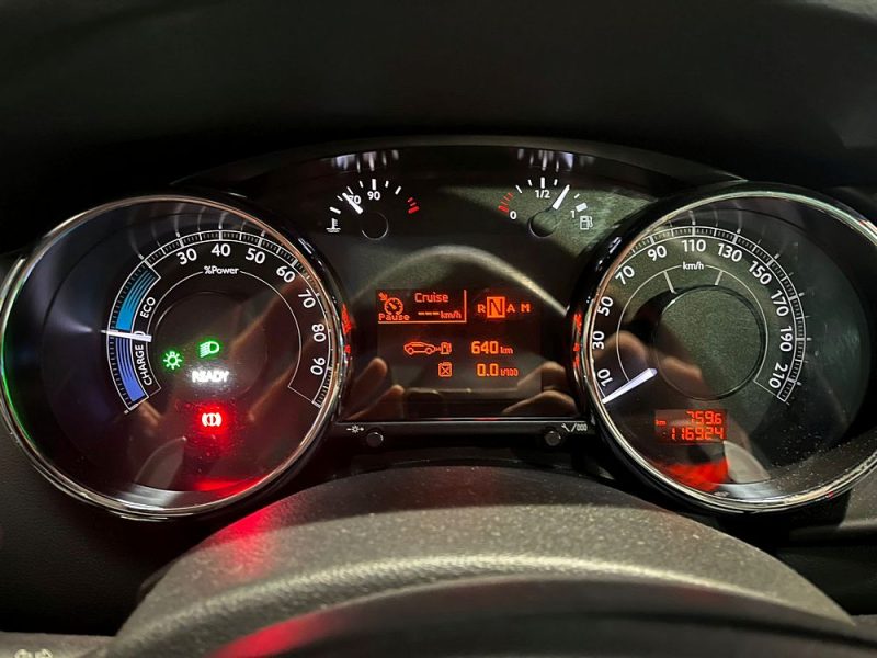 PEUGEOT 3008 HYBRID4 FELINE 163 cv TOIT PANO / AFF TETE HAUTE / MODE DE CONDUITE