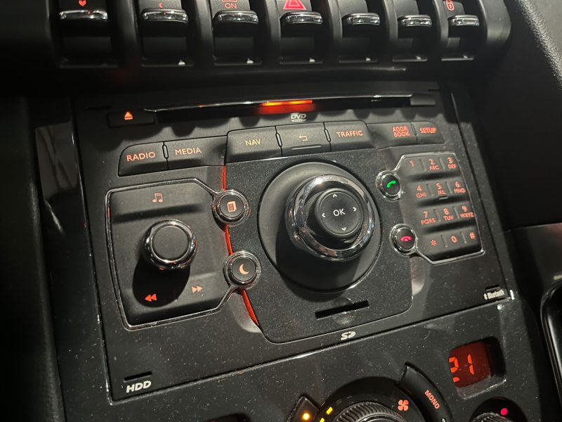 PEUGEOT 3008 HYBRID4 FELINE 163 cv TOIT PANO / AFF TETE HAUTE / MODE DE CONDUITE