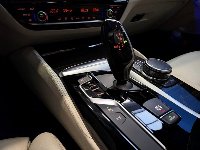 BMW SERIE 520d xDrive 190cv LUXURY LINE / SUIVI BMW / 360 / TOIT OUVRANT / CUIR ELEC ET CHAUFFANTS