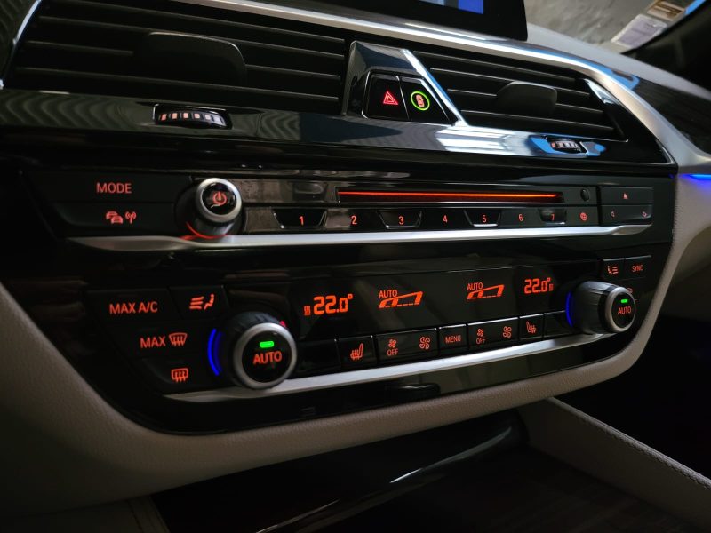 BMW SERIE 520d xDrive 190cv LUXURY LINE / SUIVI BMW / 360 / TOIT OUVRANT / CUIR ELEC ET CHAUFFANTS