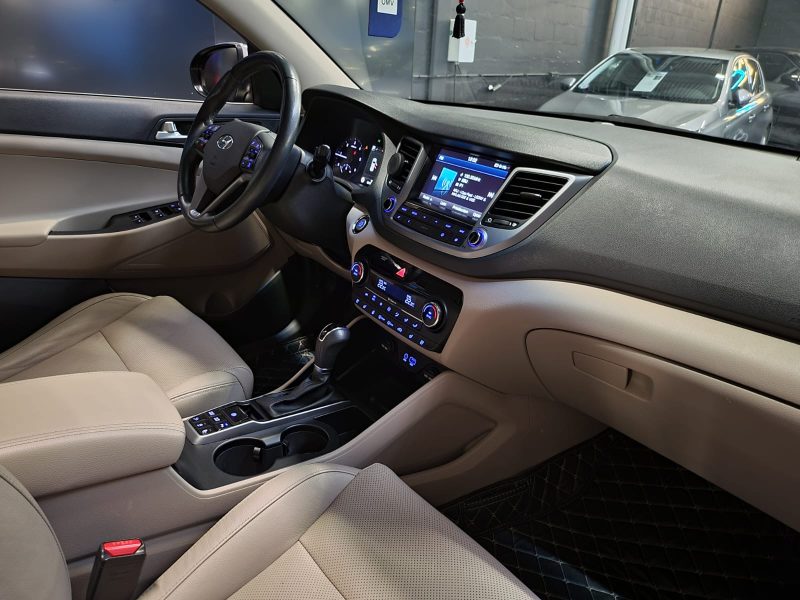 HYUNDAI TUCSON 1.7 CRDi 140cv EXECUTIVE /SIEGE+VOLANT CHAUFFANT+PARK ASSIST+TOIT OUVRANT/