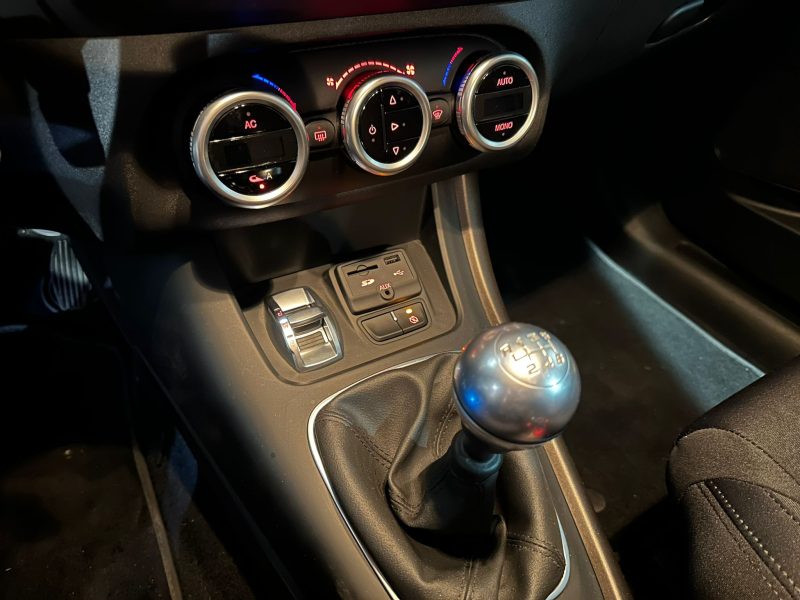 1.4 T-jet Distinctive / Radar de Recul / Bluetooth