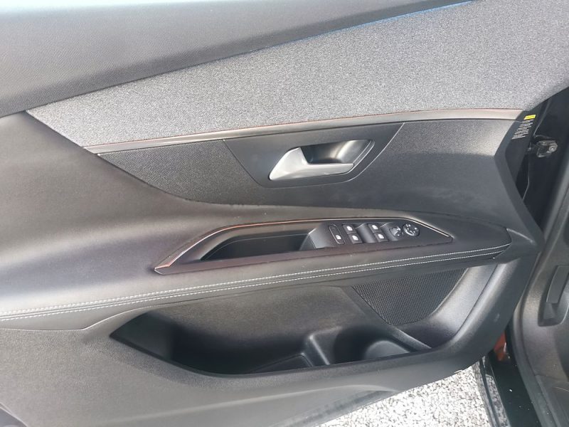 PEUGEOT 3008 SUV II 1,5HDI 130CH ALLURE 2020