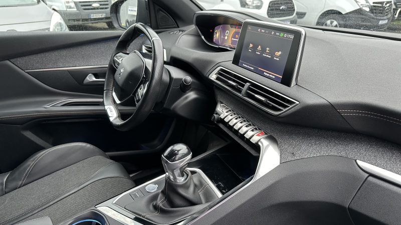 PEUGEOT 3008 GT LINE