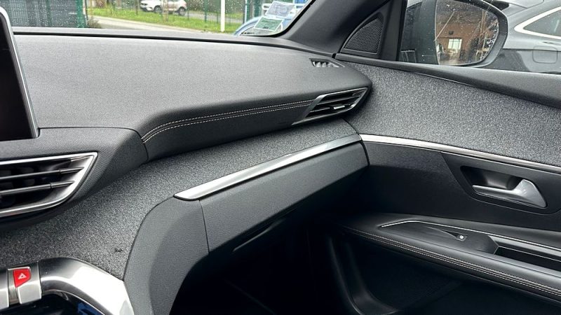 PEUGEOT 3008 GT LINE