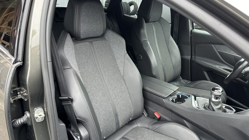 PEUGEOT 3008 GT LINE