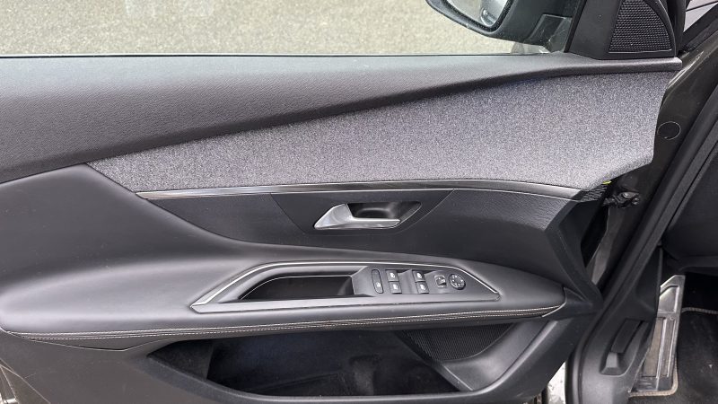 PEUGEOT 3008 GT LINE