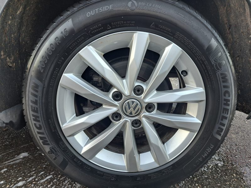 VOLKSWAGEN TOURAN 2016