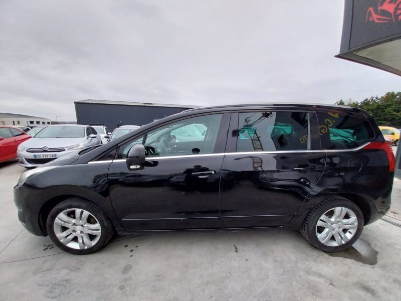 PEUGEOT 5008 1.6 HDi 115 Allure 7 places