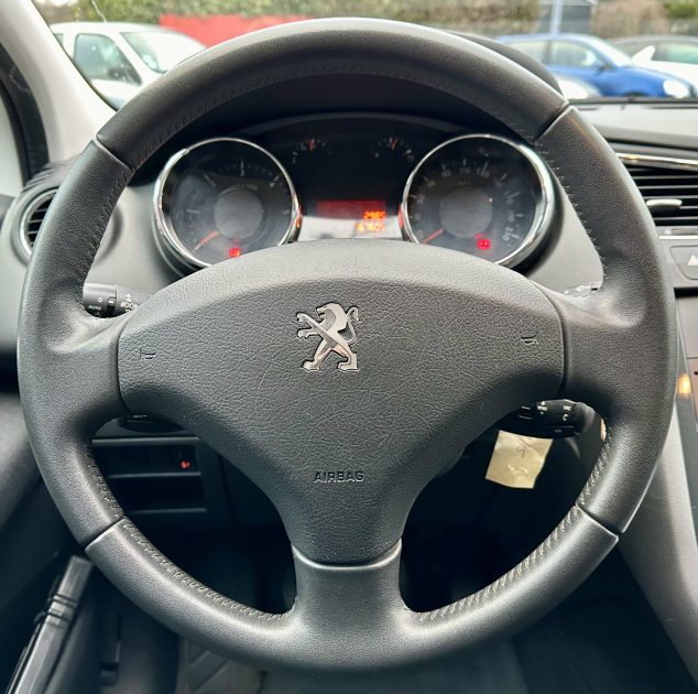 PEUGEOT 5008 2014