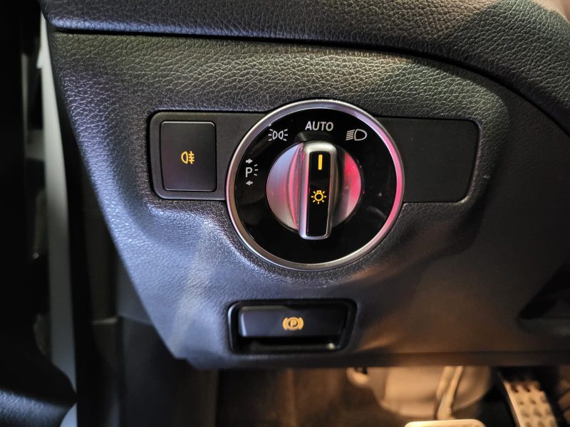 MERCEDES-BENZ CLA 200 156cv Fascination 7G-DCT // APPLE CARPLAY/CAMERA DE RECUL/SIEGES CHAUFFANT