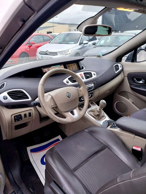 RENAULT SCÉNIC III 1.9 dCi 130 Privilege 7 places