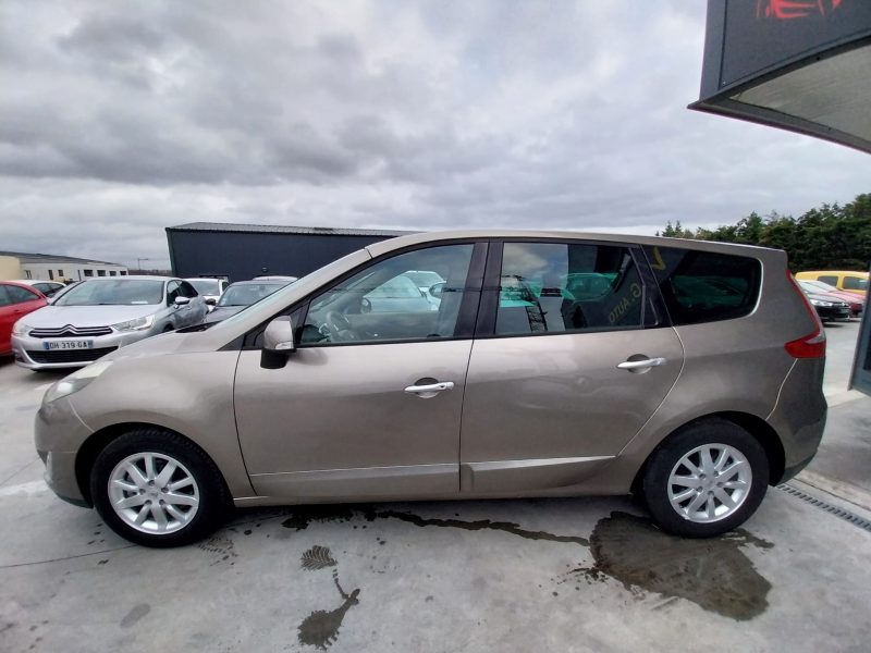 RENAULT SCÉNIC III 1.9 dCi 130 Privilege 7 places