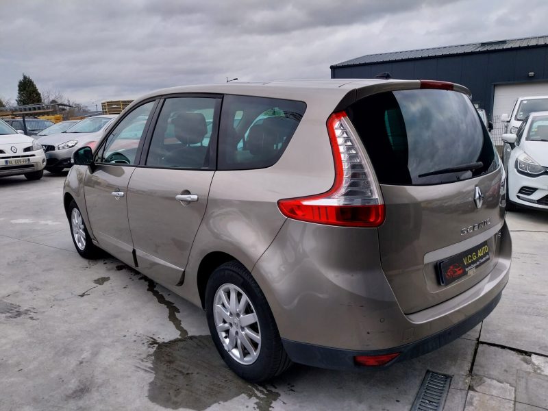 RENAULT SCÉNIC III 1.9 dCi 130 Privilege 7 places