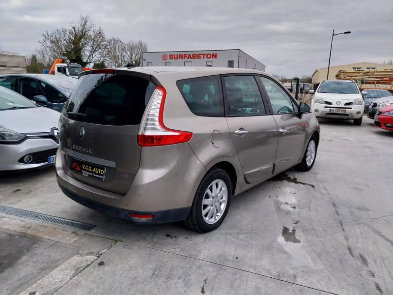 RENAULT SCÉNIC III 1.9 dCi 130 Privilege 7 places