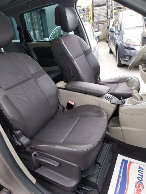 RENAULT SCÉNIC III 1.9 dCi 130 Privilege 7 places