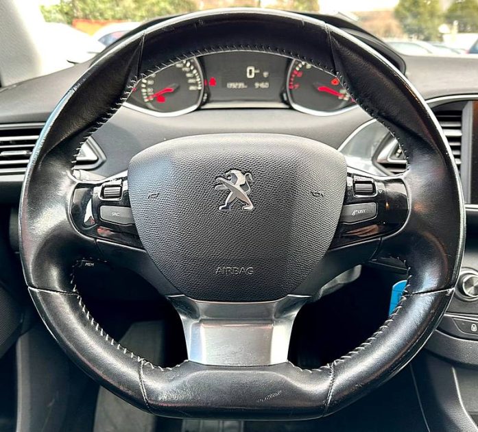 PEUGEOT 308 SW II 1.2L essence 110cv ACTIVE / REVISER_GARANTIE