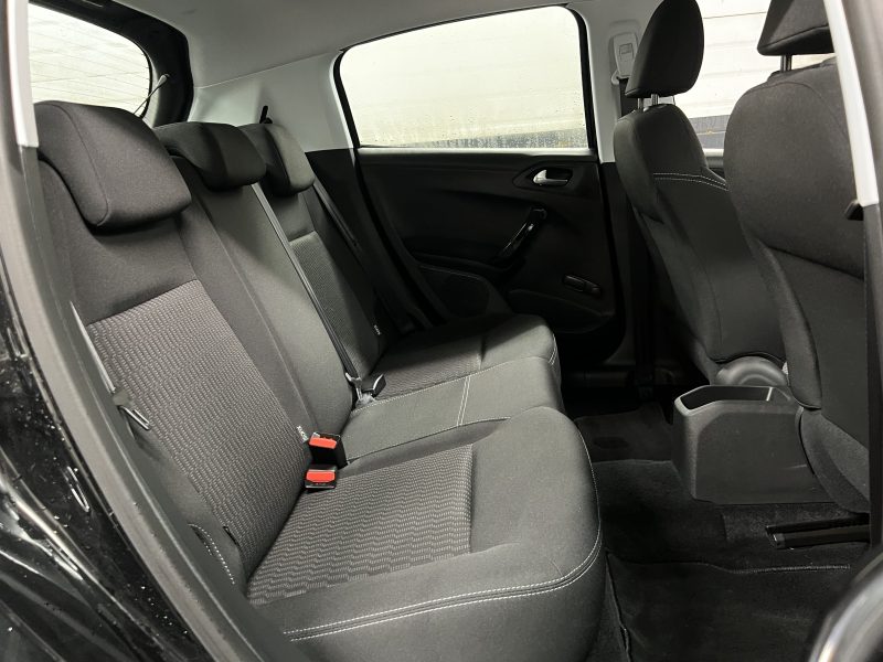 PEUGEOT 208 PHASE 2 II 1.2 82 Cv 1ERE MAIN / 16 600 Kms ECRAN TACTILE CRIT AIR 1 - GARANTIE 1 AN