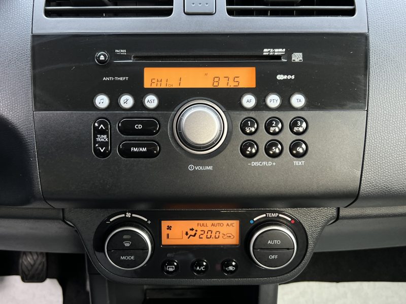 SUZUKI SWIFT II 1.3 VVT 93 Cv 5 PORTES / CLIMATISATION BLUETOOTH - GARANTIE 1 AN