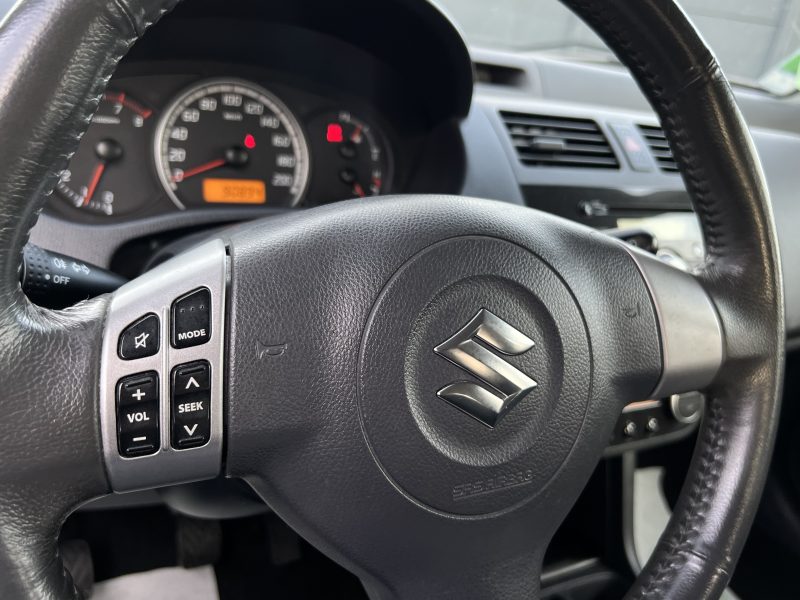 SUZUKI SWIFT II 1.3 VVT 93 Cv 5 PORTES / CLIMATISATION BLUETOOTH - GARANTIE 1 AN