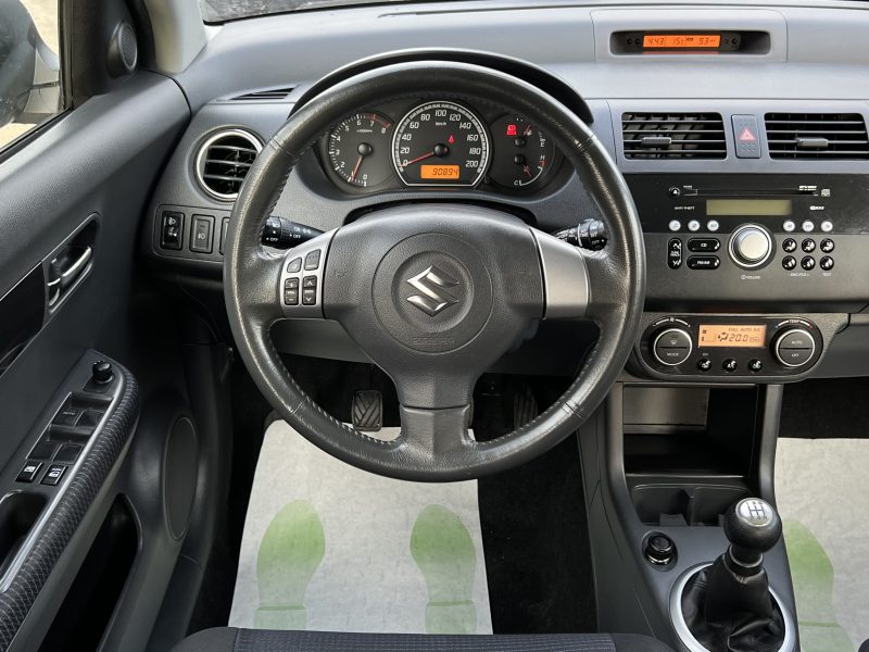 SUZUKI SWIFT II 1.3 VVT 93 Cv 5 PORTES / CLIMATISATION BLUETOOTH - GARANTIE 1 AN