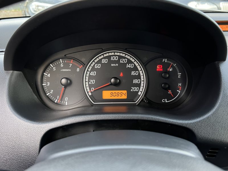 SUZUKI SWIFT II 1.3 VVT 93 Cv 5 PORTES / CLIMATISATION BLUETOOTH - GARANTIE 1 AN