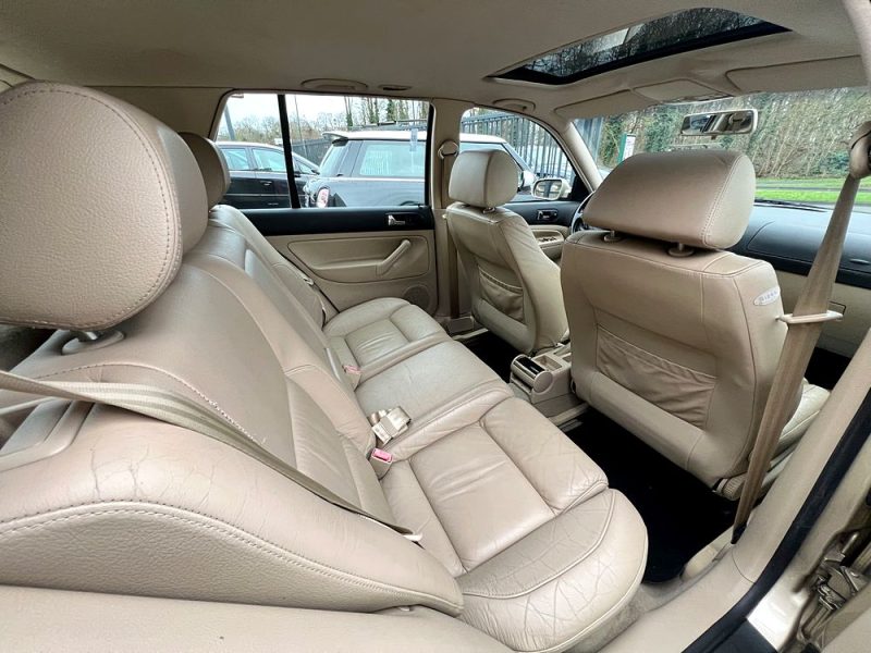 VOLKSWAGEN GOLF 4 IV CARAT 1.6 105 Cv 1ERE MAIN / CUIR TOIT OUVRANT ORIGINE FRANCE - GARANTIE 1 AN