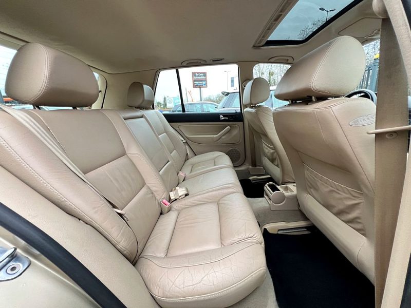 VOLKSWAGEN GOLF 4 IV CARAT 1.6 105 Cv 1ERE MAIN / CUIR TOIT OUVRANT ORIGINE FRANCE - GARANTIE 1 AN