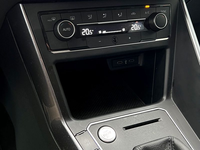 VOLKSWAGEN POLO 6 VI R-LINE 1.0 TSI 110 Cv BOITE AUTO CAMERA GPS CARPLAY & ANDROID - GARANTIE 6 MOIS